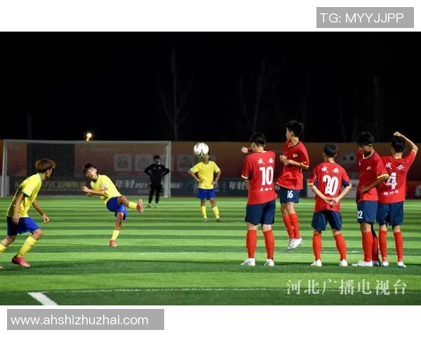 足球男捆绑挑战赛引发热议运动与艺术的奇妙结合探讨