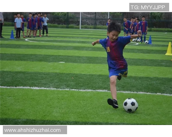 足球小孩哭泣的背后是梦想与坚持的故事